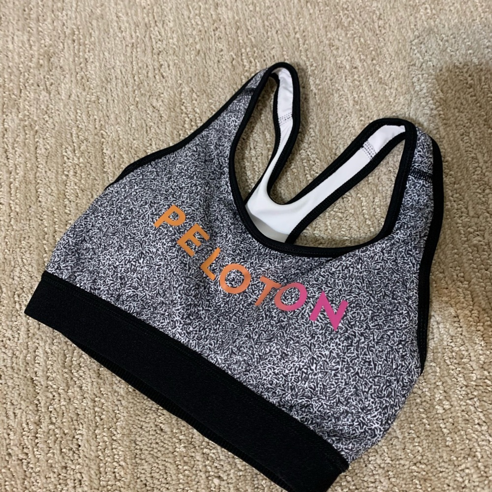 Peloton top